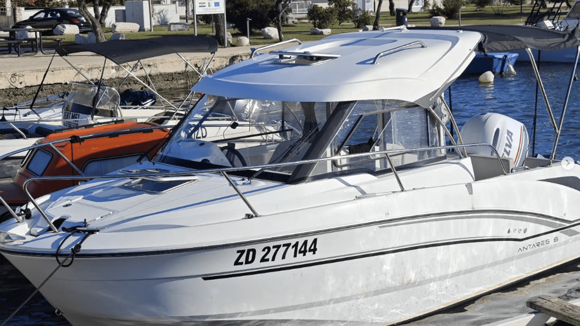 Antares 7m tour boat u marini Nin